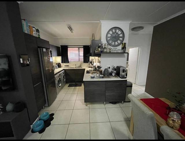 3 BEDROOM PROPERTY TO RENT IN OLIVEDALE